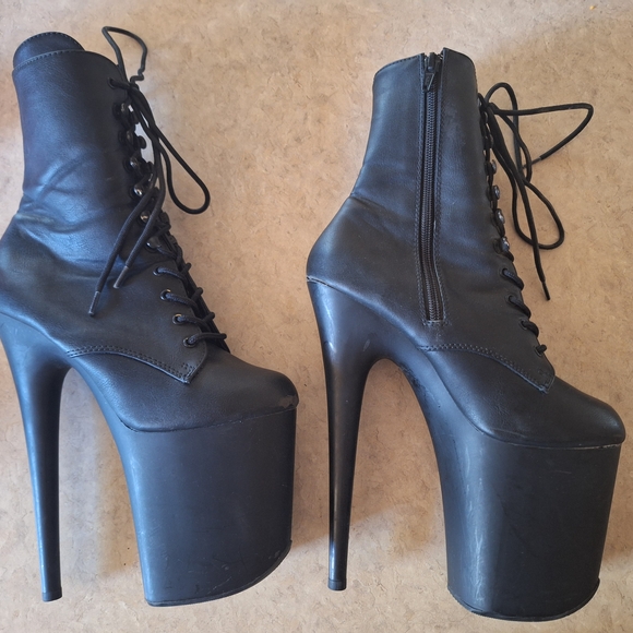 Pleaser Shoes - Elegant Black Platform Heels